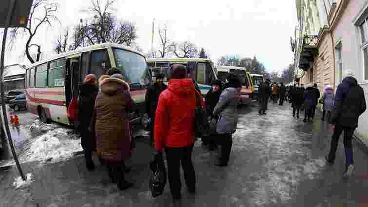 На Львівщині дозволили їздити у приміському транспорті без covid-документів