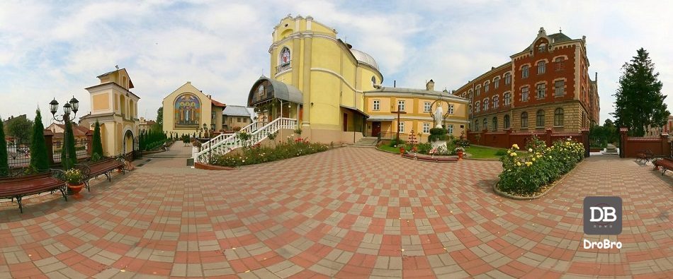 Vasylianskyi monastyr i tserkva-rotonda sviatykh Apostoliv Petra i Pavla v Drohobychi