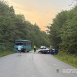 Одинадцятеро осіб травмовані внаслідок зіткнення легковика з автобусом на Дрогобиччині