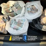 НАБУ викрило злочинну групу з нардепами та чиновниками: рейдерство, відмивання грошей і підготовка викрадення