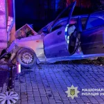 Смертельна ДТП в Стрию: автомобіль врізався в будинок, водій загинув на місці